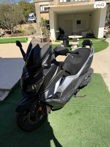 סאן יאנג קרוזים 300