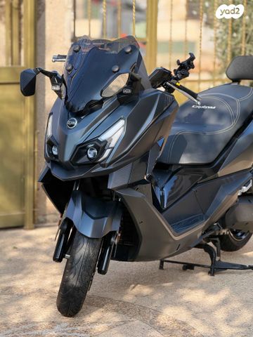 סאן יאנג קרוזים 300