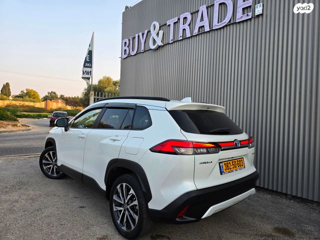 מודעת רכב טויוטה קורולה קרוס 1