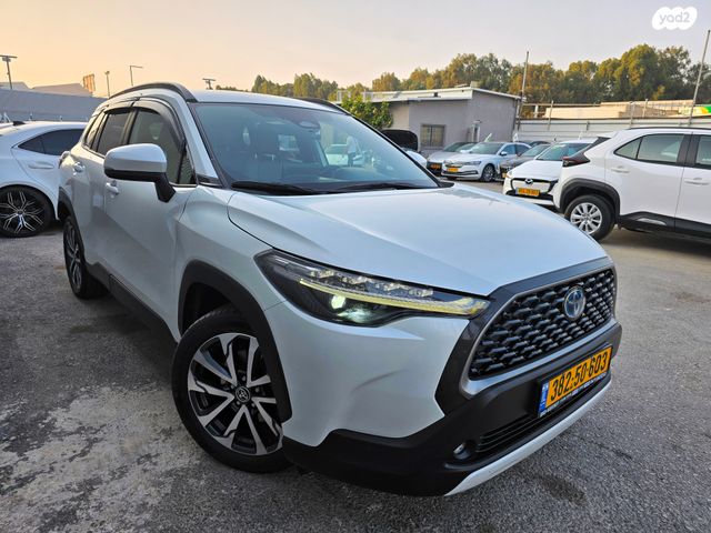 מודעת רכב טויוטה קורולה קרוס 2