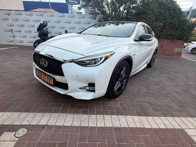 אינפיניטי Q30