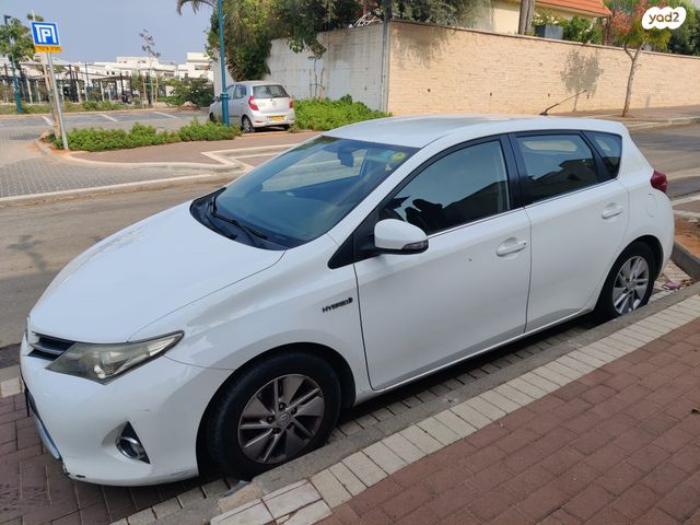 מודעת רכב טויוטה אוריס