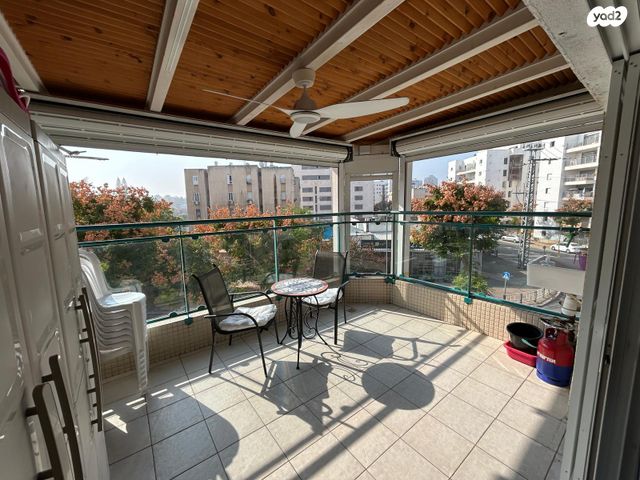 אהרון חג'ג' 24