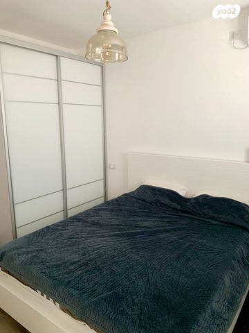 דירה, ביאליק 7, לב העיר, בת ים