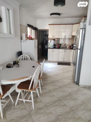 דירה, השר רבינוביץ 22, הנביאים, בת ים