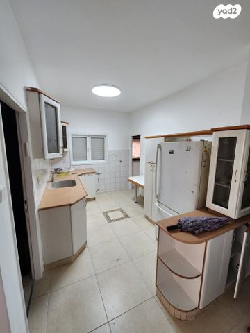 דירה, קידוש השם 20, רמב"ם, ראשון לציון