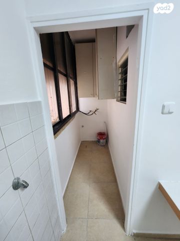 דירה, קידוש השם 20, רמב"ם, ראשון לציון