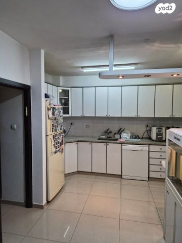 דירה, הרב קפאח 14, גרין ועם, חולון