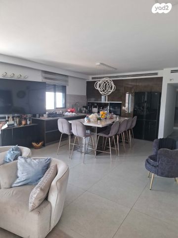 גג/ פנטהאוז, שדרות האלונים 20, פארק המושבה, באר יעקב