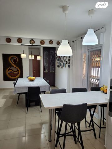 בית פרטי/ קוטג', השמינית 7, כלי שיר, מעלה אדומים