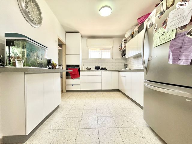 יצחק טוניק 11