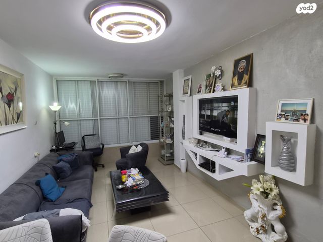 דירה, הרב קפאח 14, גרין ועם, חולון