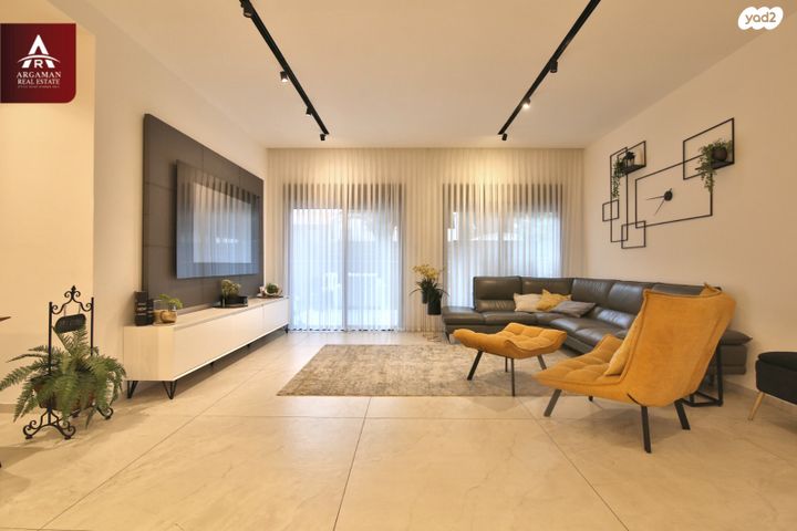 דירת גן, האורנים 17, מרכז העיר, סביניה, הוותיקה, קרית ביאליק