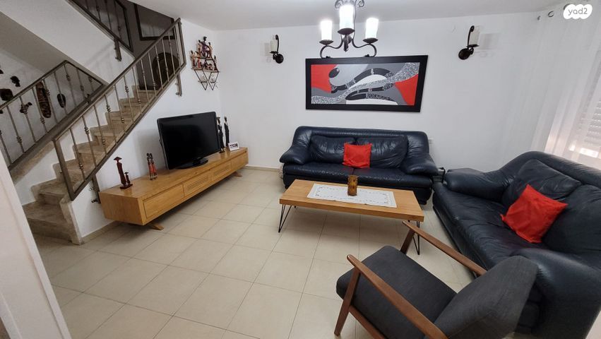 בית פרטי/ קוטג', השמינית 7, כלי שיר, מעלה אדומים