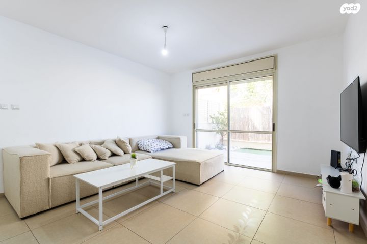 דירת גן, המשוררת 1, אירוס, ירוחם