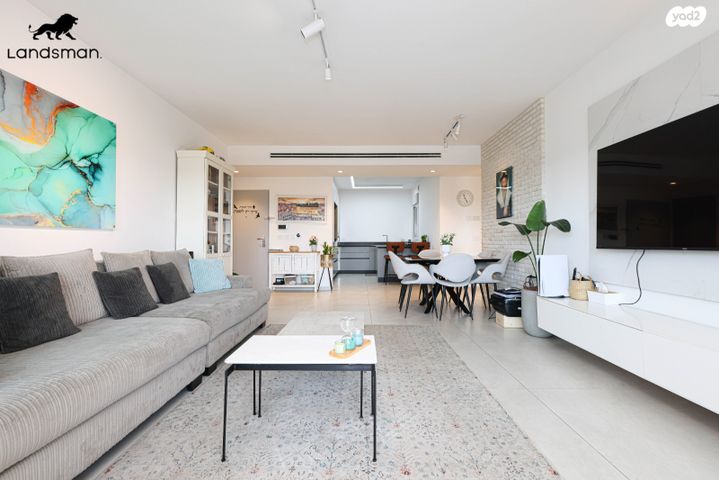 דירה, הפלמ"ח 137, שאר העיר, קדימה צורן