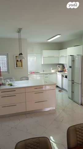 דירת גן, אבן גבירול 8, נאות שקמה, ראשון לציון