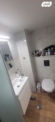 טבור הארץ 17