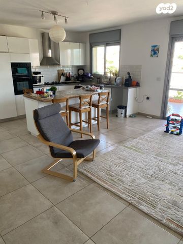 גג/ פנטהאוז, הערבה 61, רובע ג', אריאל