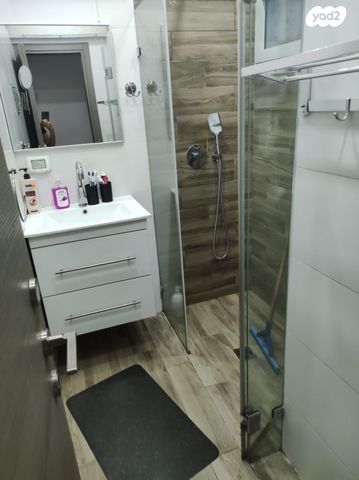 דירה, השר רבינוביץ 22, הנביאים, בת ים