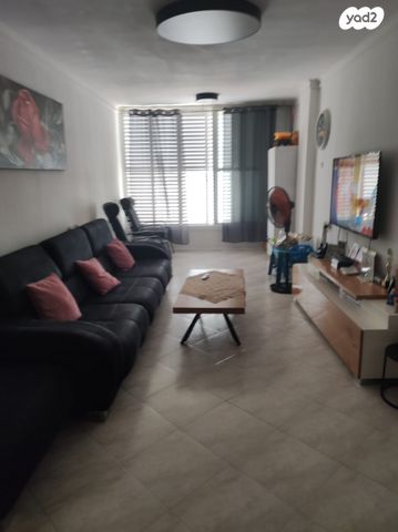 דירה, השר רבינוביץ 22, הנביאים, בת ים