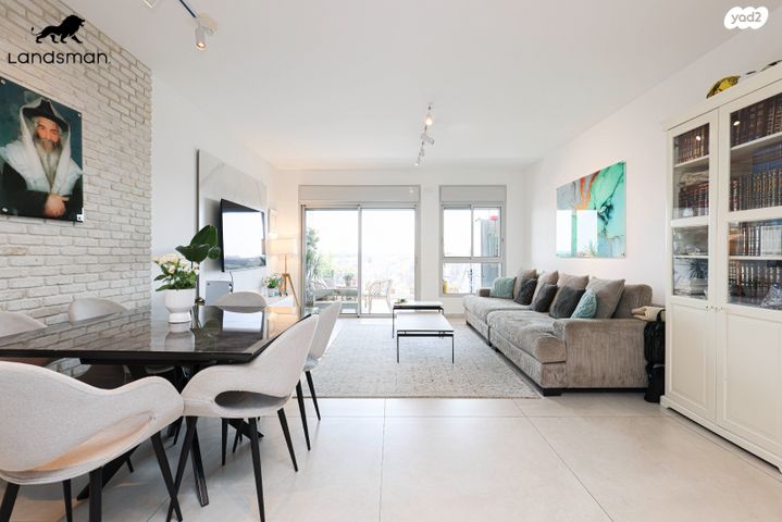 דירה, הפלמ"ח 137, שאר העיר, קדימה צורן