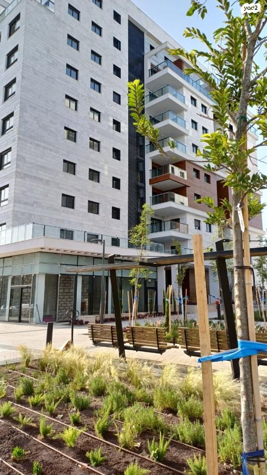 דירה, הכלנית 4, 2004, רעננה