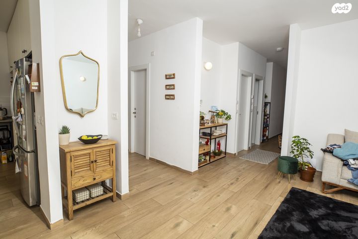 דו משפחתי, החבצלת 15, עלי, עלי