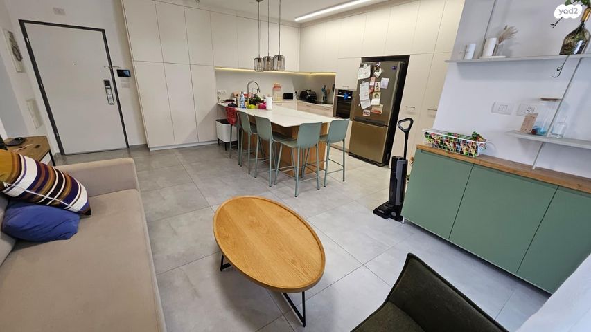 דירה, הכלנית 4, 2004, רעננה