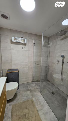 דירה, הכלנית 4, 2004, רעננה