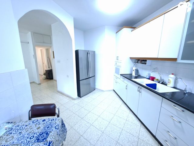 שדרות הרצל 10