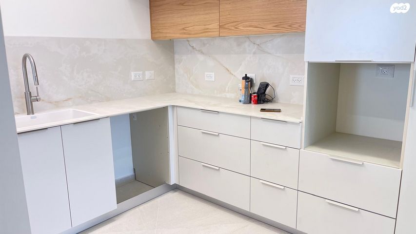 דירה, דם המכבים 23, הפרחים, מודיעין מכבים רעות