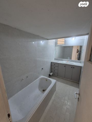 דירה, העצמאות 24, מרכז העיר, סביניה, הוותיקה, קרית ביאליק