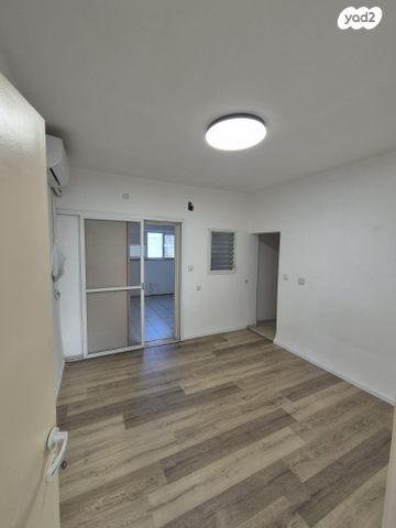 דירה, העצמאות 24, מרכז העיר, סביניה, הוותיקה, קרית ביאליק