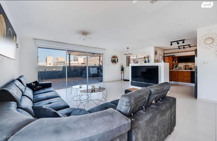 גג/ פנטהאוז, אלופי צה"ל 33, קרית שרת מערב, חולון