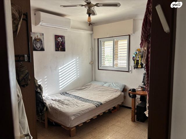 קרן היסוד 12