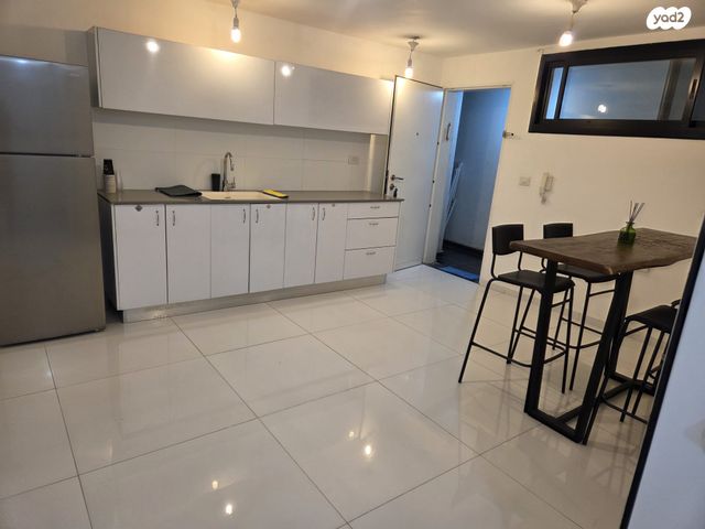 ז'בוטינסקי 7