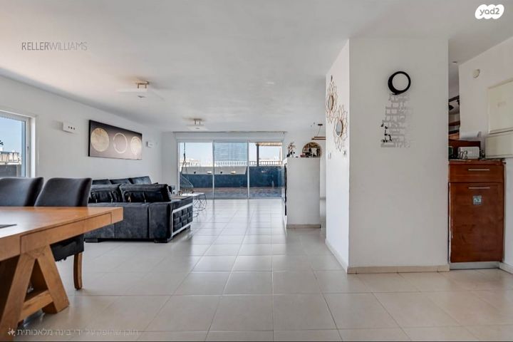 גג/ פנטהאוז, אלופי צה"ל 33, קרית שרת מערב, חולון