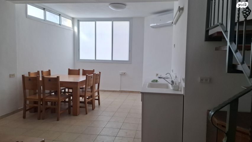 דירה, הראב"ע 10, נווה רם, שיכון מזרחי, רמת גן