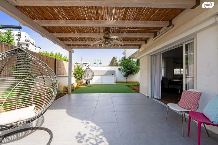 דו משפחתי, י"ד הבנים 23, בת גנים, פתח תקווה