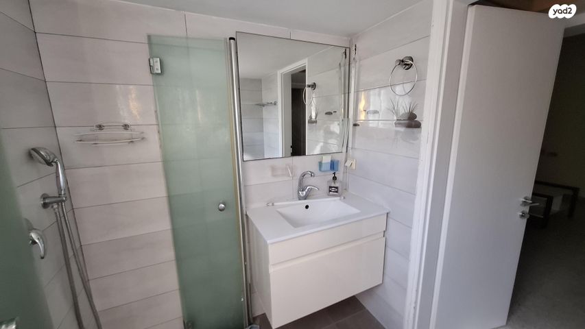 דירה, הראב"ע 10, נווה רם, שיכון מזרחי, רמת גן