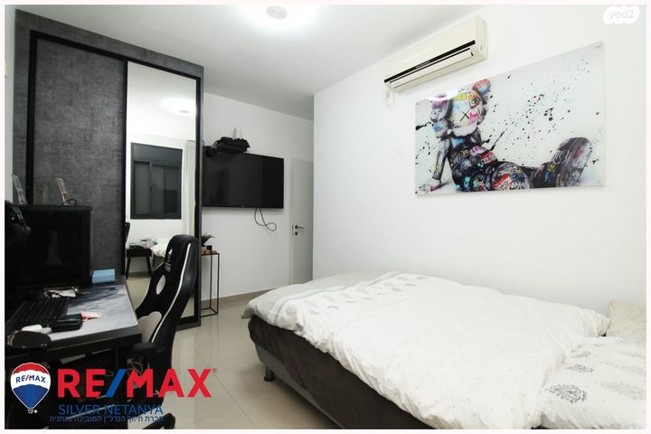 טריפלקס, אנטוורפן, פרדס הגדוד, נתניה