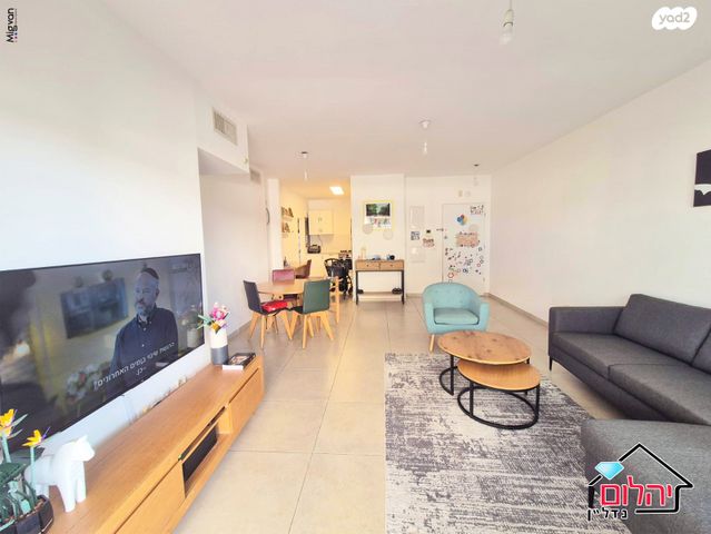 דירה, הזמר העברי, כפר סבא