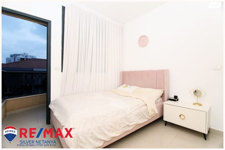 טריפלקס, אנטוורפן, פרדס הגדוד, נתניה