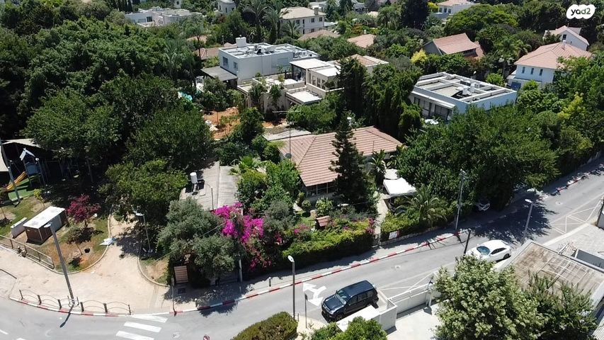 בית פרטי/ קוטג', הנשיא יצחק בן צבי 1, הרצליה