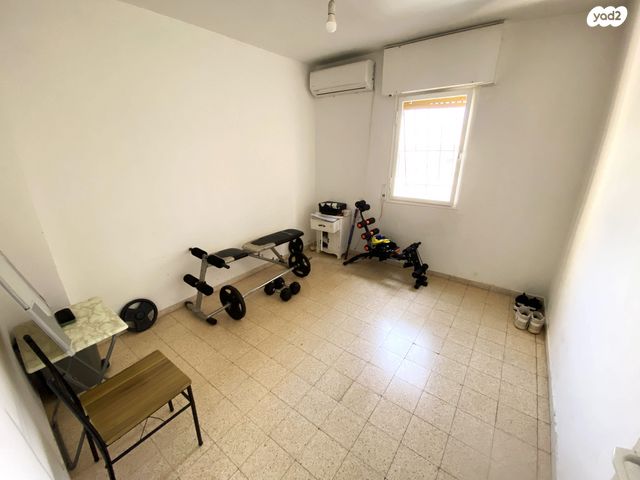 דירה, יוסף שפרינצק, מחנה יהודה, פתח תקווה