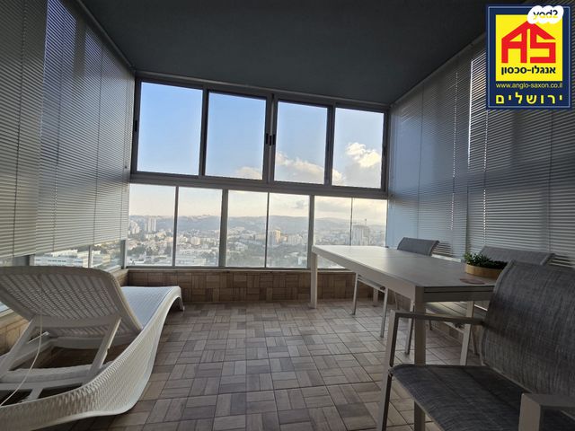 דירה, בית וגן, ירושלים