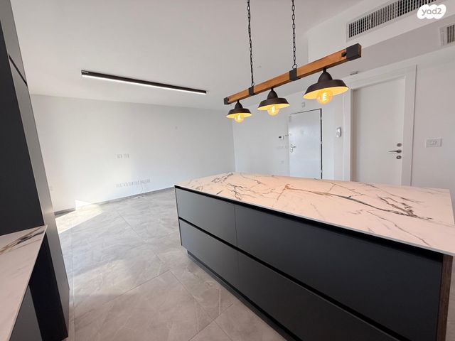 דירה, רפאל איתן, נאות שמיר, רמלה