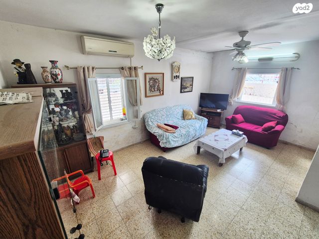 דירת גן, וייצמן, בת ים