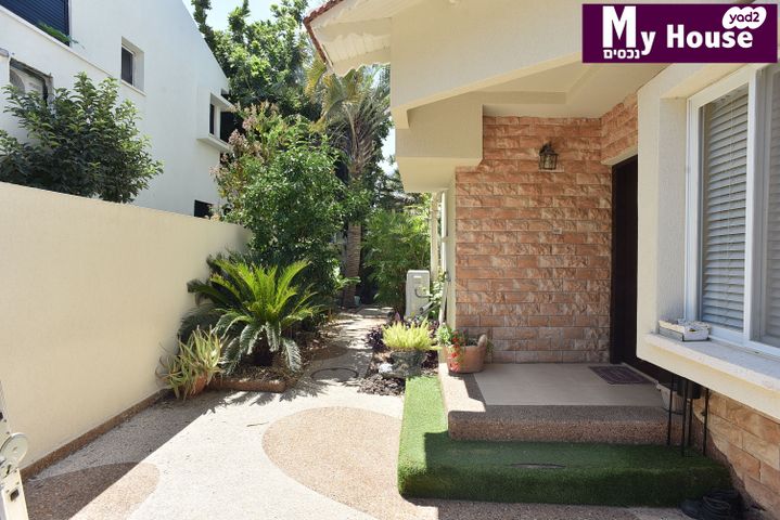 דו משפחתי, נאות הפרחים, גן יבנה